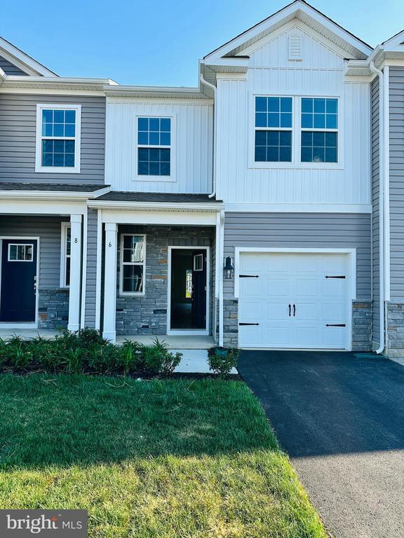 Photo - 6 ELEANOR Ln Townhome