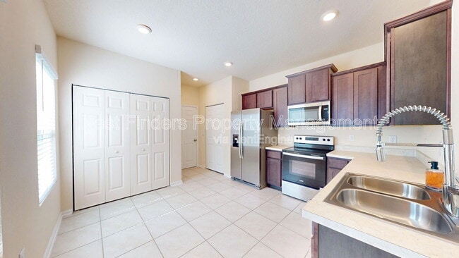 Photo - 905 Observatory Pkwy