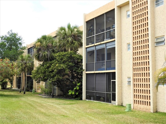 Building Photo - 8401 SW 107th Ave Unit 211E