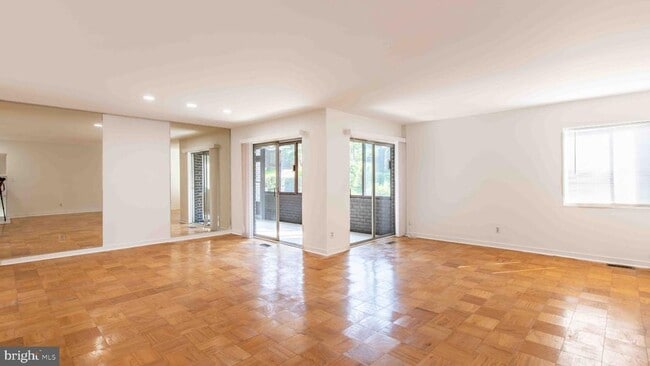 Building Photo - 29 Stonehenge Cir Unit 2