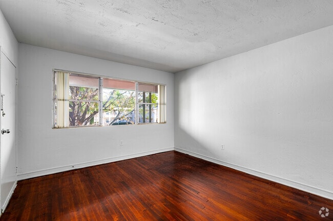 1BR, 1BA - 750SF