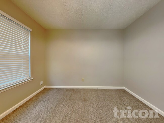 Photo - 1399 Ling Dr