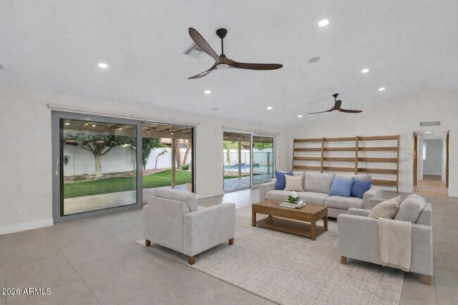 Building Photo - 15650 N 60th Pl