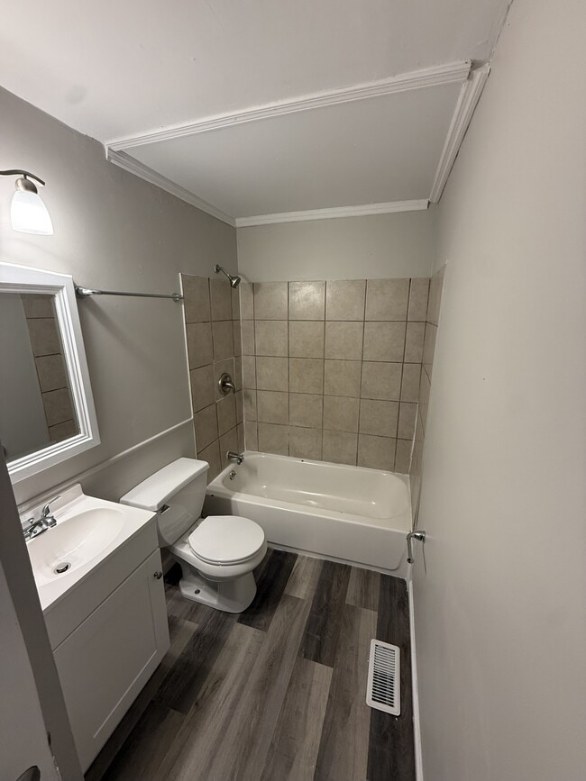 313 Veterans Memorial Pkwy Unit 2