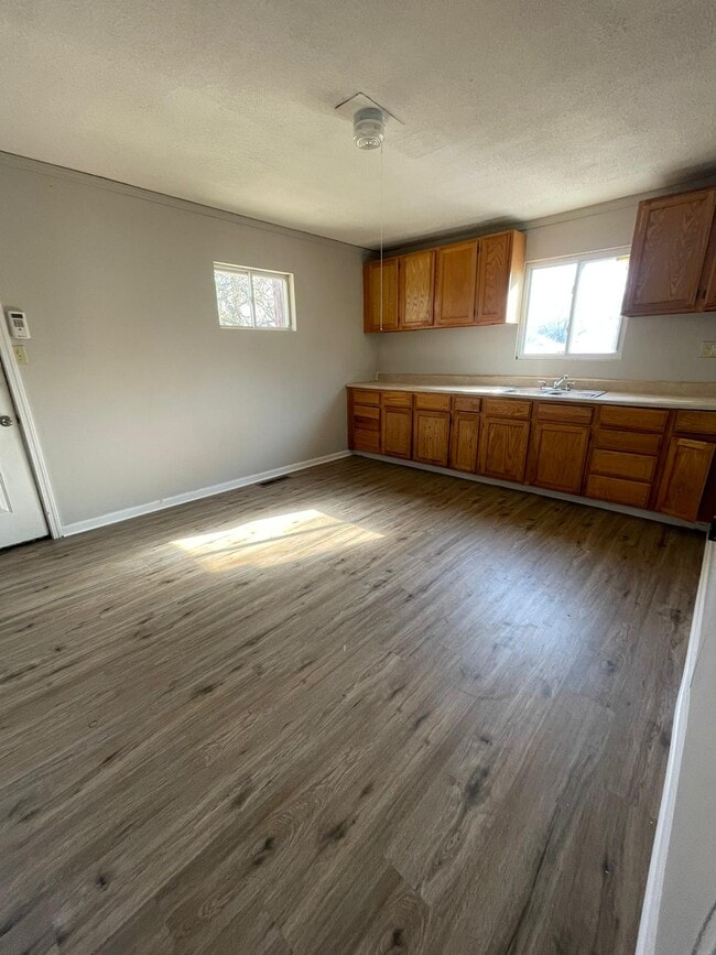 Photo - 1474 Elaine St