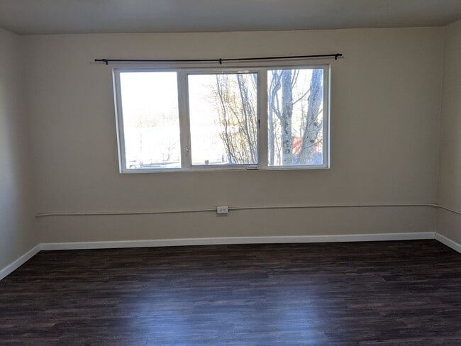 Photo - 1-Bedroom, 1-Bath Upstairs Apartment In Do...