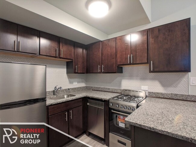 Building Photo - 1429 N Dearborn St Unit 4 Rental