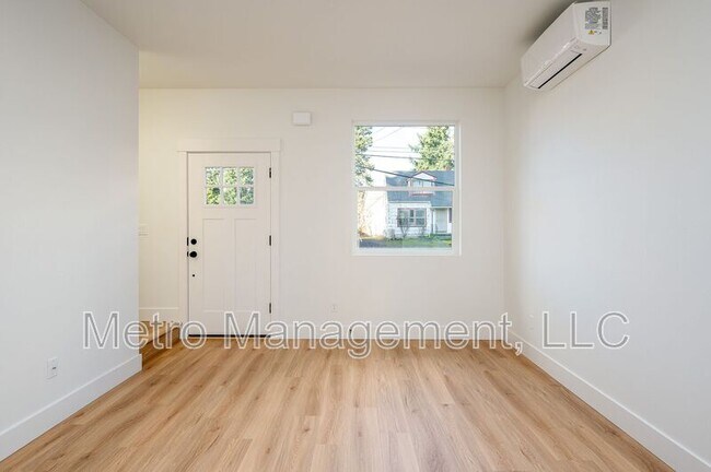 Photo - 12098 SE Market St
