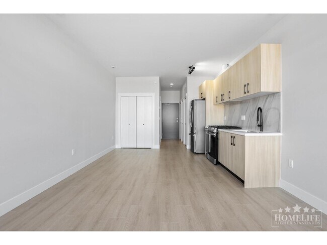 14858-14860 60 Ave Unité 313