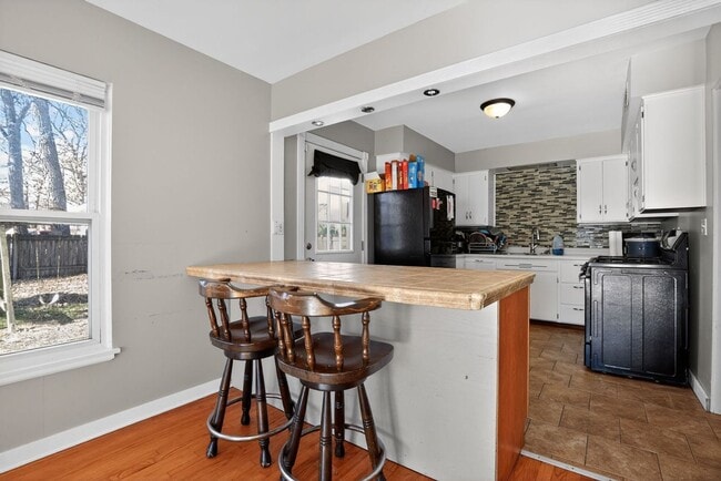 Photo - 800 W Joliet St