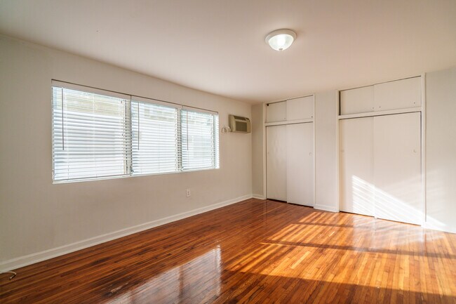 Photo - 7927-7931 East Dr