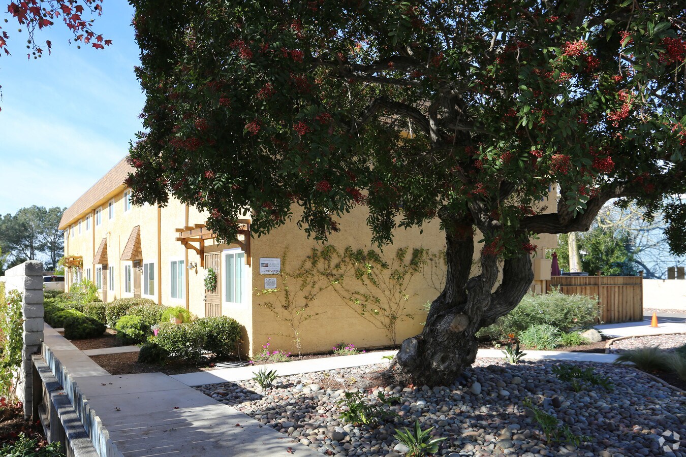 Breakwater Townhomes - Breakwater Townhomes