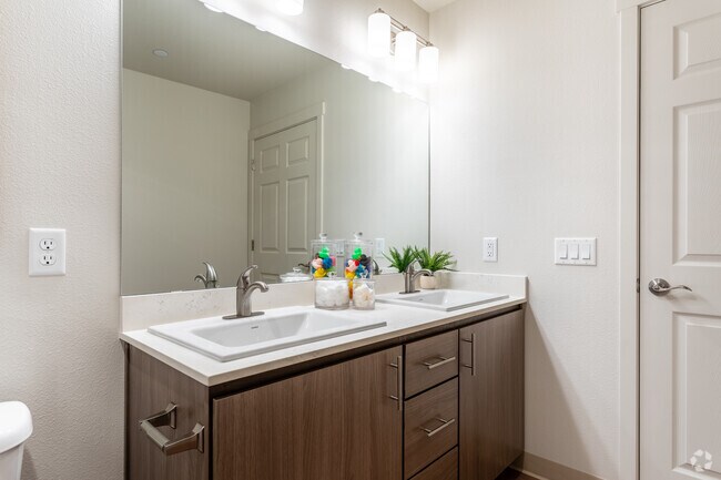 2BR, 1BA - 1,010 SF