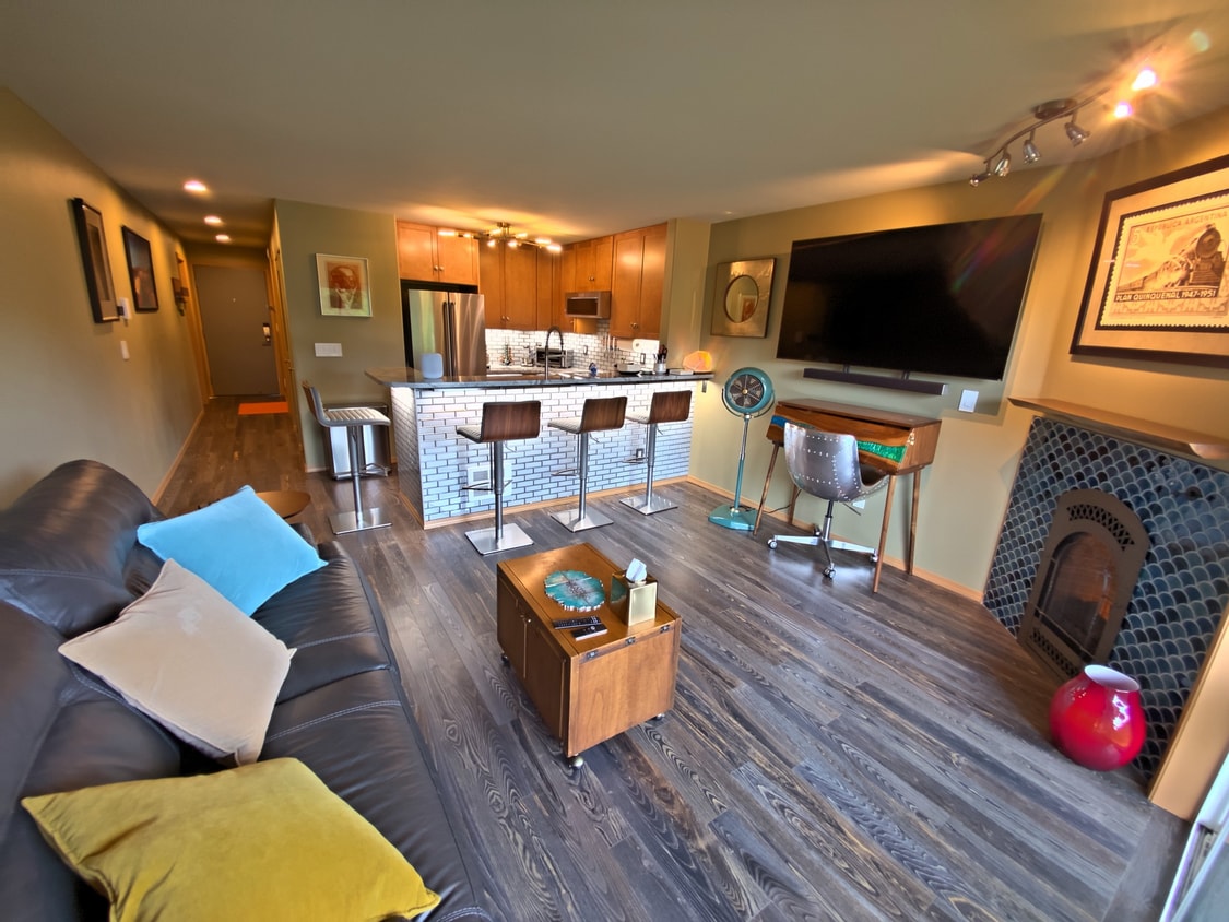Living room - 3435 California Ave SW (Seattle, WA)