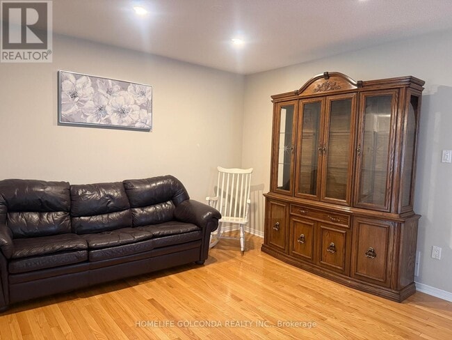 Photo - 74 Rideau Dr