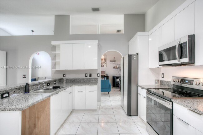 Photo - 11611 SW 10th Ct