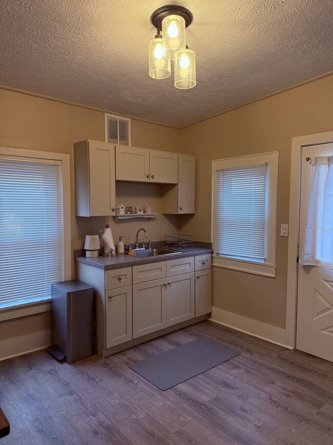 Photo - 88 E Center St