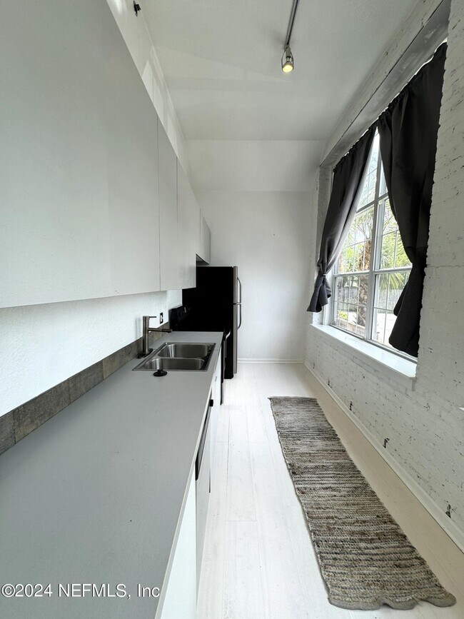 Photo - 1951 N Market St