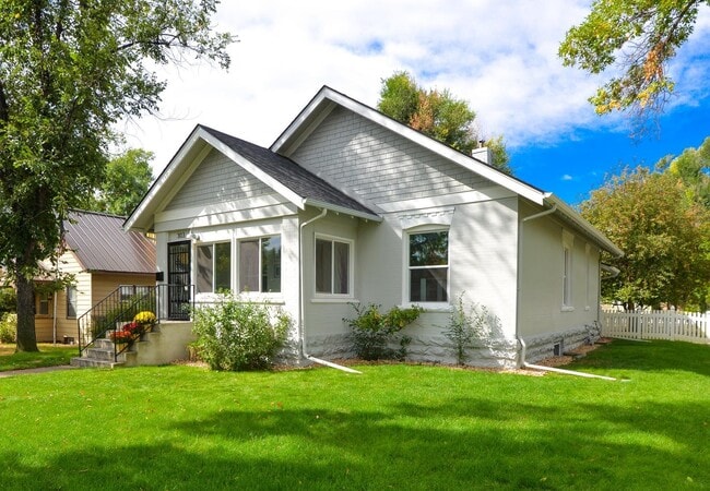Building Photo - Beautifully remodeled 3 Bedroom Bungalow in Old Town