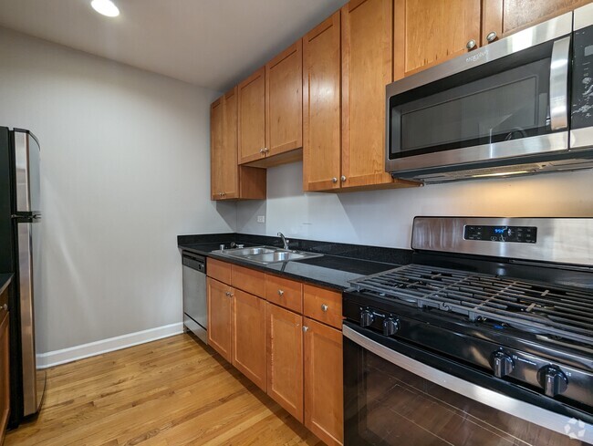 Building Photo - 4612 N Wolcott Ave Unit 3S Rental