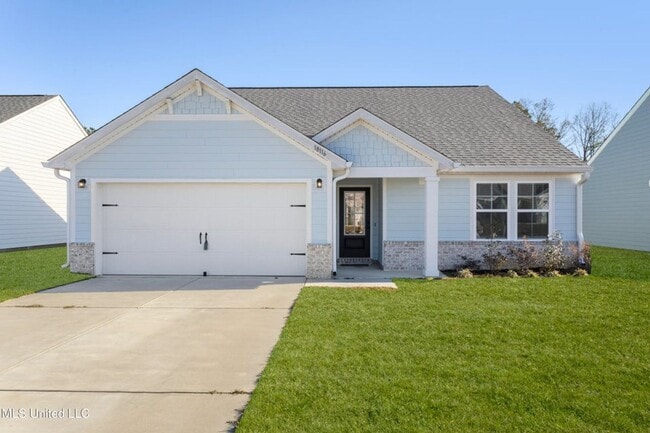 Building Photo - 3 Bed / 2 Bath Home – Modern Finishes & Convenient Location