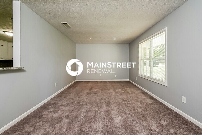 Photo - 4 Bedroom Pet-Friendly Home in Jonesboro, GA with Main Street Renewal
