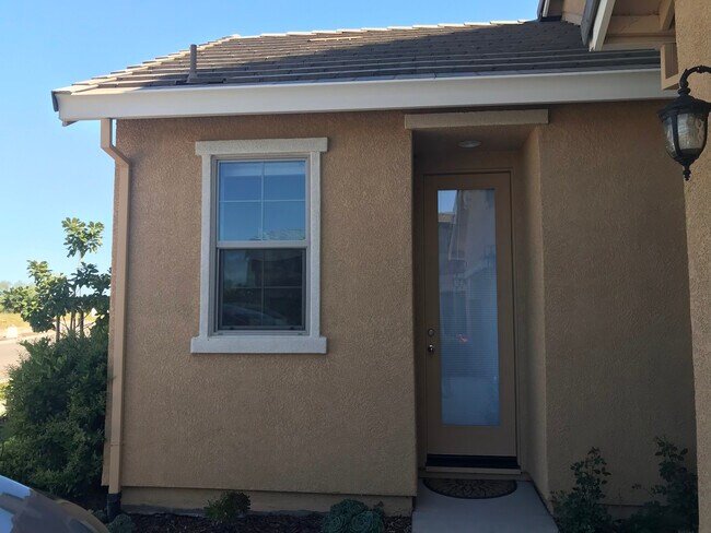 Private Entry - 562 Sandy Shores Dr