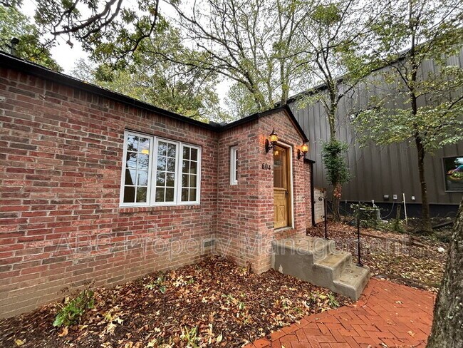 Photo - 604 E Huntsville Rd