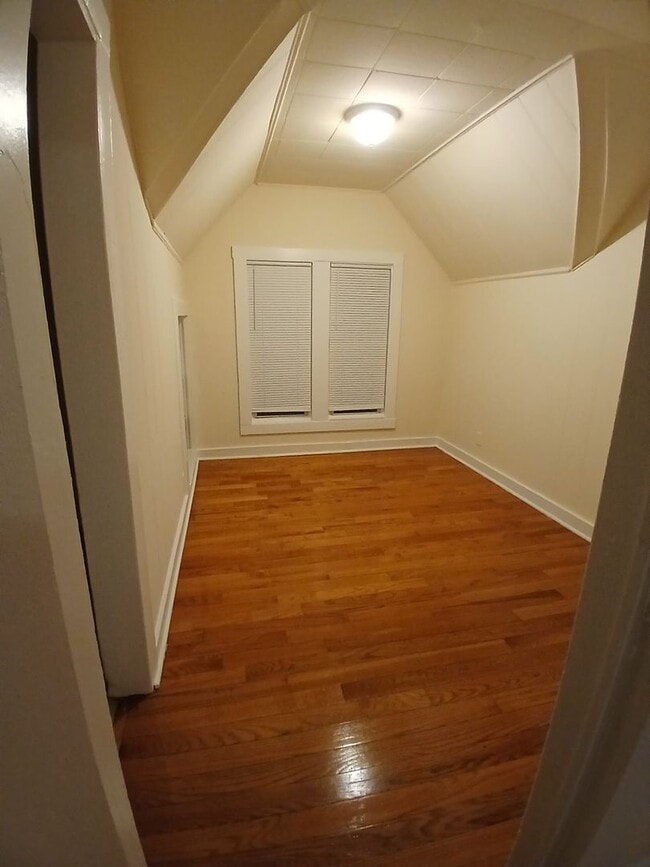 Photo - Wood Ave. 465-467 Unit 467 3rd