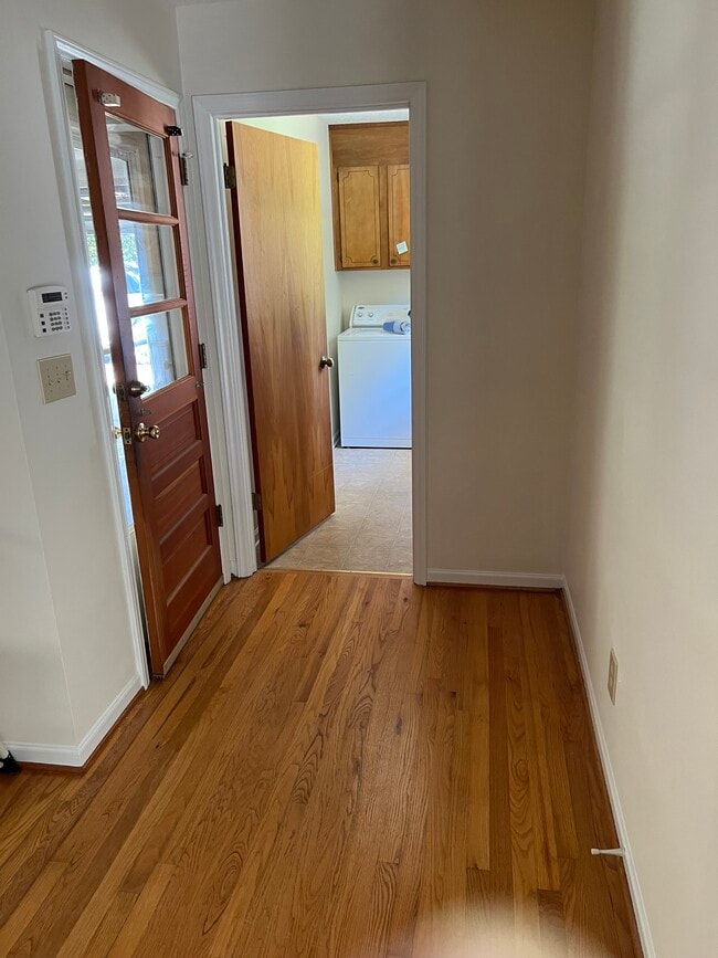 Photo - 110 Wellington St