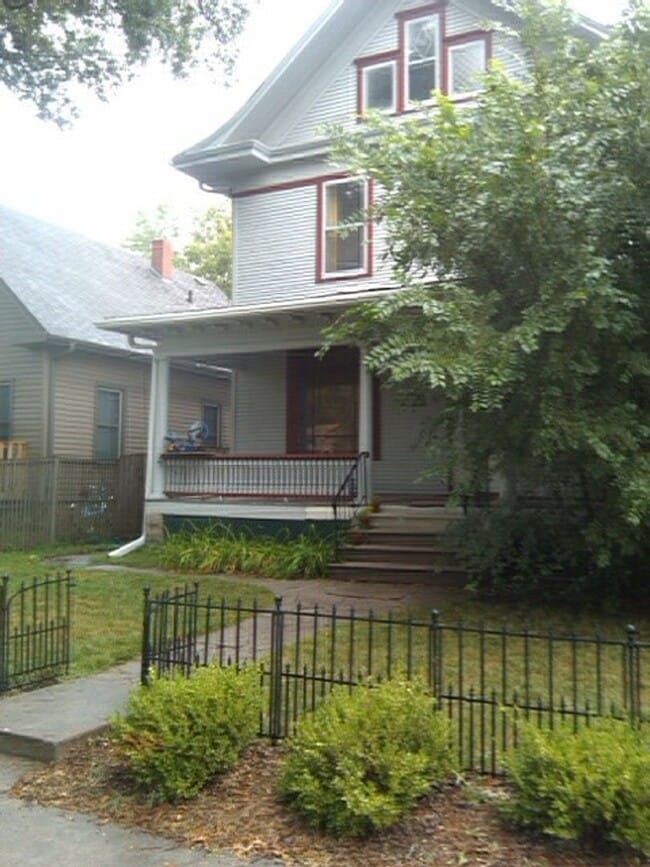 Building Photo - 1742 S 14th St Unit 1742 S 14th St. - 2 Rental