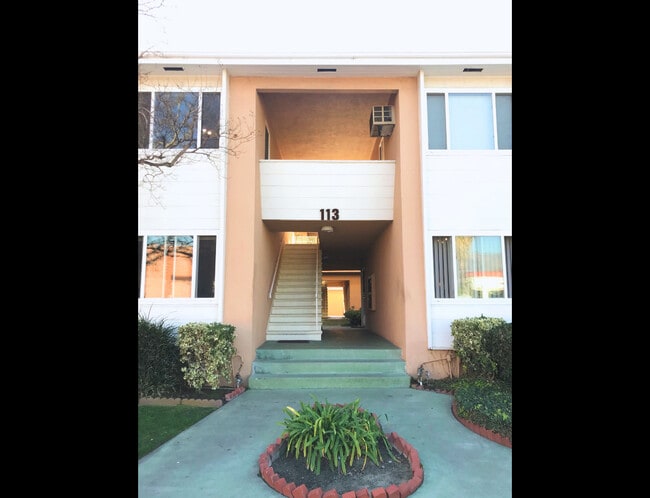 Photo - Spacious 1 & 2 Bedroom Apartments