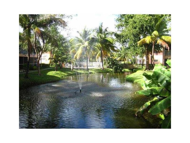 Photo - 770 SE 2nd Ave Unidad 105F