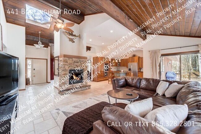 Photo - 441 Burlingham Rd