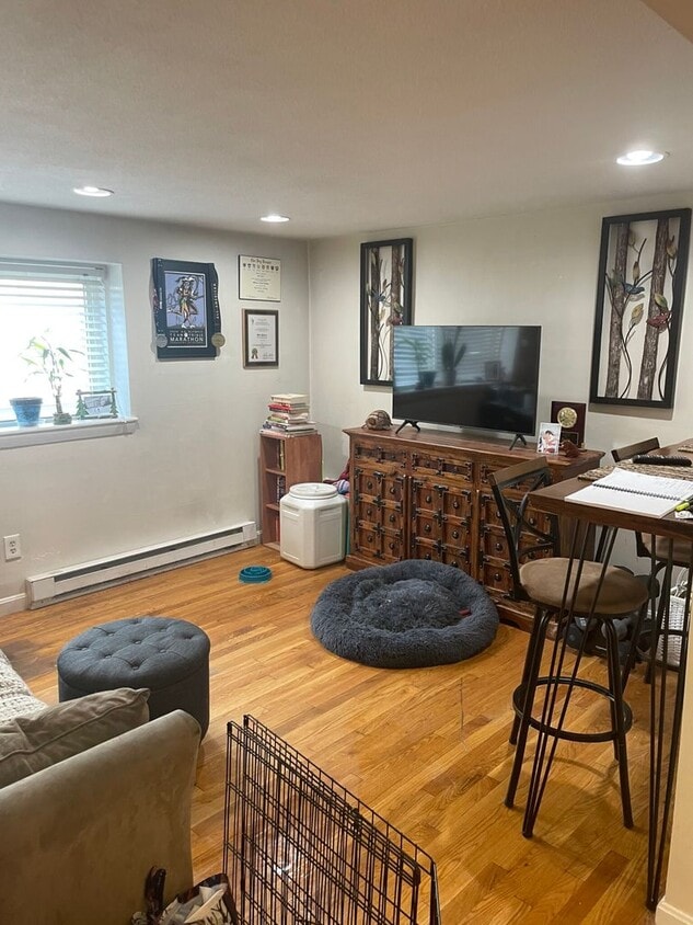 Huge 1 bedroom unit located next to the Gr... - Huge 1 bedroom unit located next to the Gr...