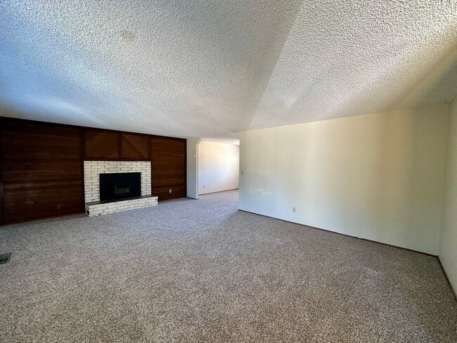 Photo - $500.00 Off Move In Costs!!
