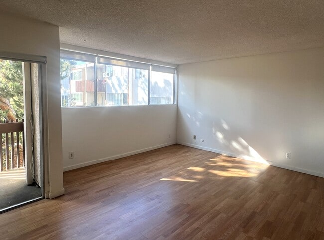 Photo - 6000 Canterbury Dr Unit D212