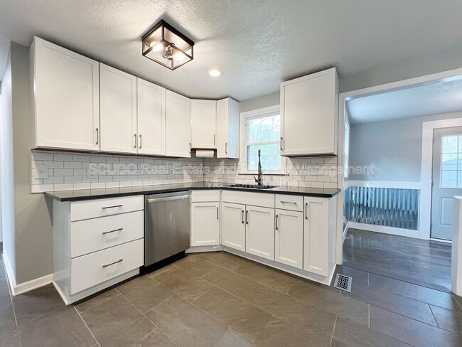 Photo - 6008 Melrose Ln