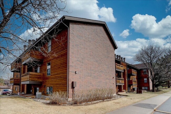 Photo - Comfy 2b/2ba with Outdoor Pool!