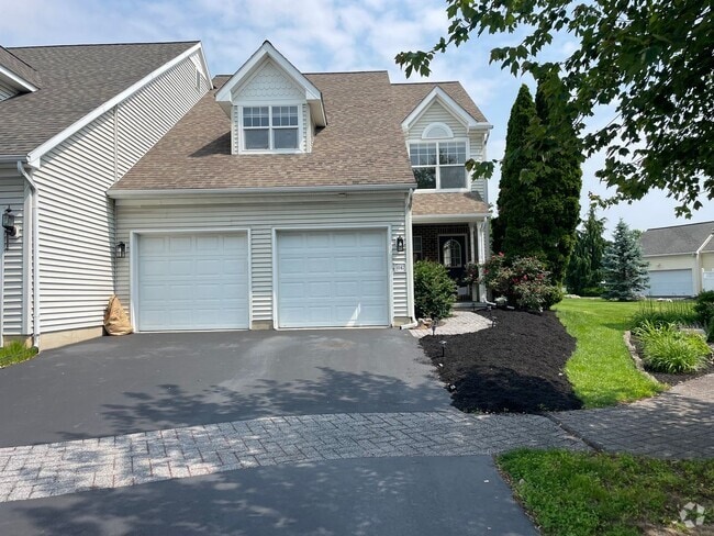 Building Photo - Luxury 3 Bedroom, 1.5 Bathroom End of Row ... Rental
