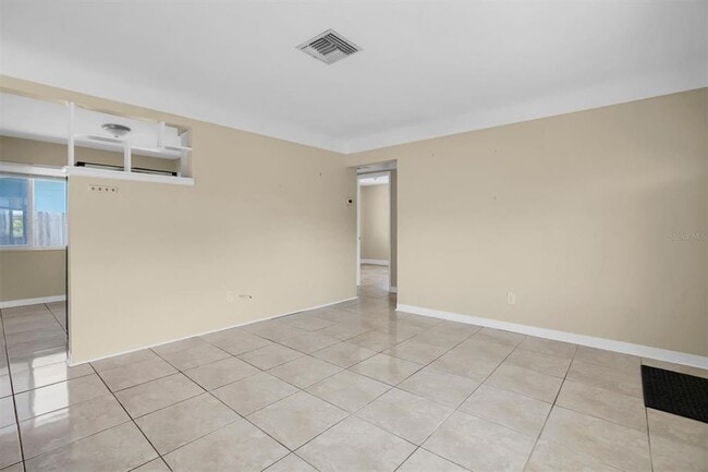 Photo - 430 55th St N