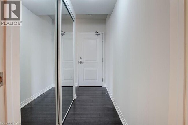 Photo - 1202 Main St E