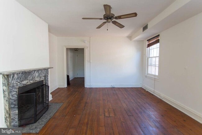 Photo - 916 Spruce St Unit 3R