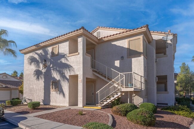 Photo - 855 N Stephanie St