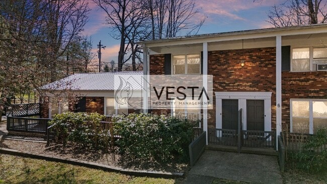 Building Photo - 6 Dogwood Ct Unit B