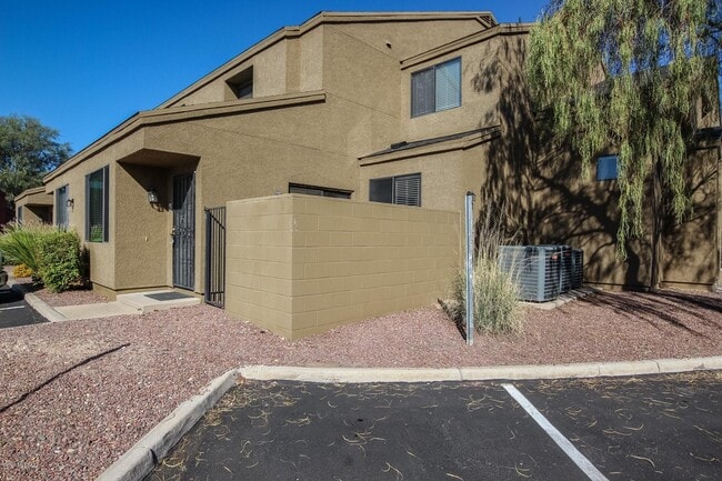 Photo - 1251 E Weimer Cir