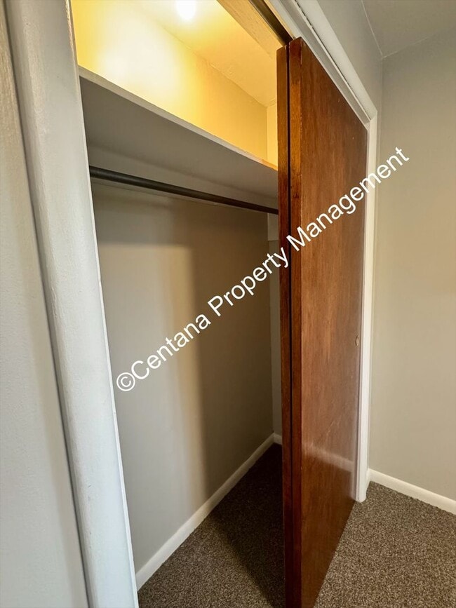 Photo - 400 S Clark St Unit Upstairs