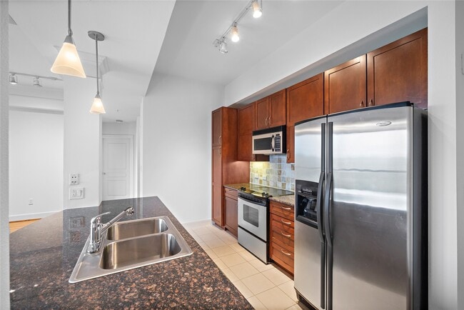 Photo - 3333 Allen Pkwy