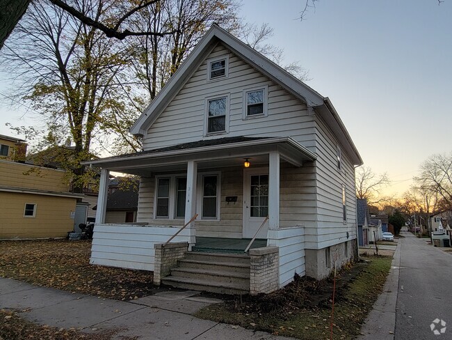 Building Photo - 214 S Charter St Rental