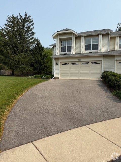 Building Photo - 600 Sturnbridge Ln Rental